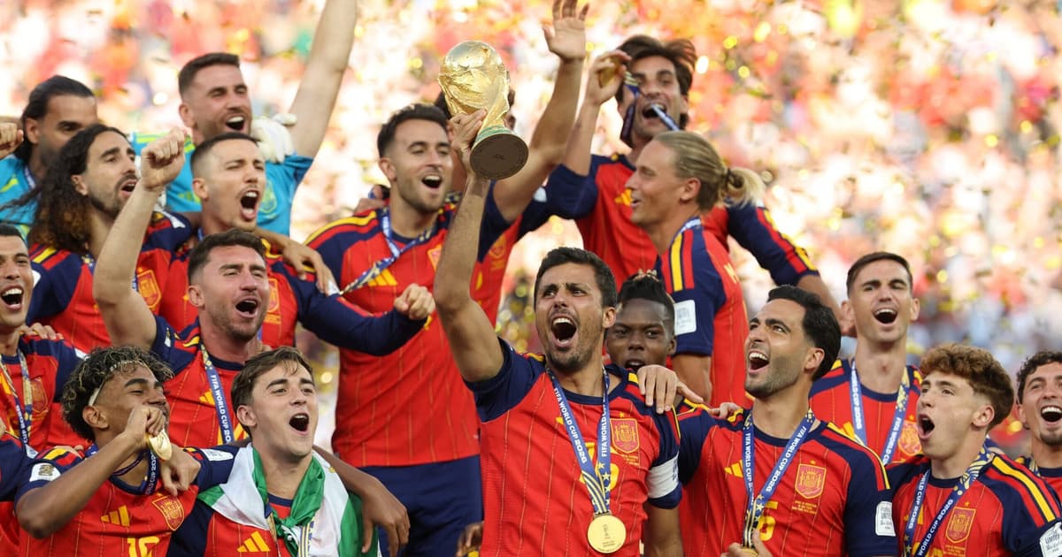 Jogador do Barcelona cumpre promessa após título da Copa; veja