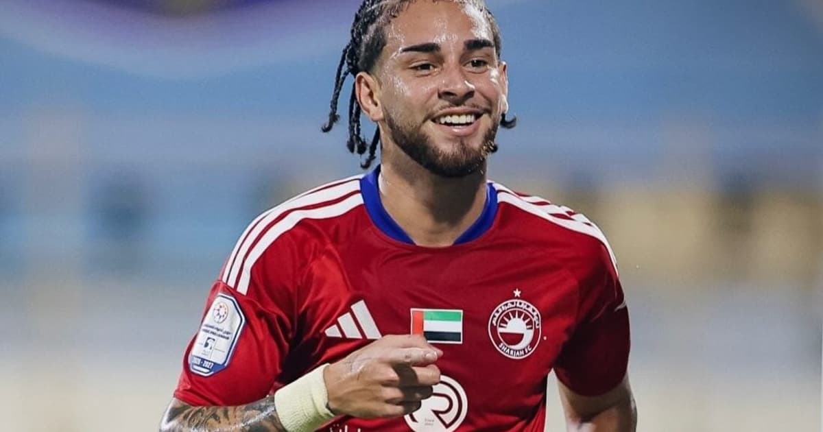 Ex-Fluminense comemora gol em estreia no futebol árabe