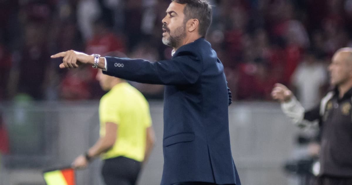 Artur Jorge é sincero após eliminação do Cruzeiro: 'Não fomos iguais a nós mesmos'