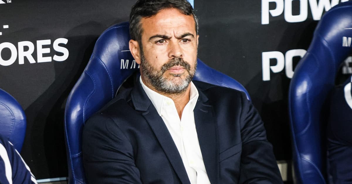 Torcida do Cruzeiro manda recado a Artur Jorge após queda para o Flamengo