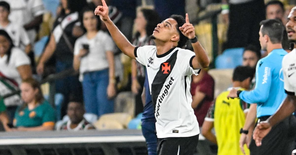 Brenner celebra gols e admite dívida com a torcida do Vasco: 'Devo um pouco'