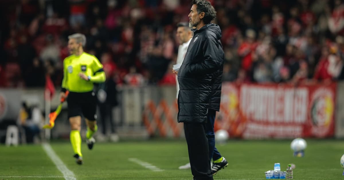 Domínguez aponta dificuldade do Atlético e explica rodagem no elenco