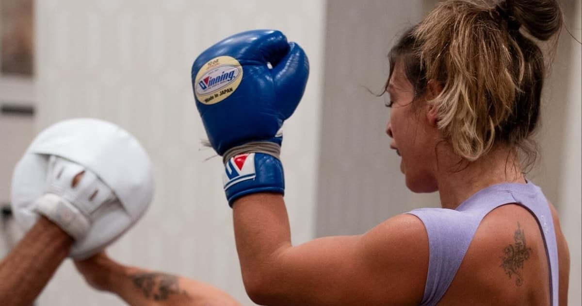 Brasileira campeã do UFC manda recado após encarada