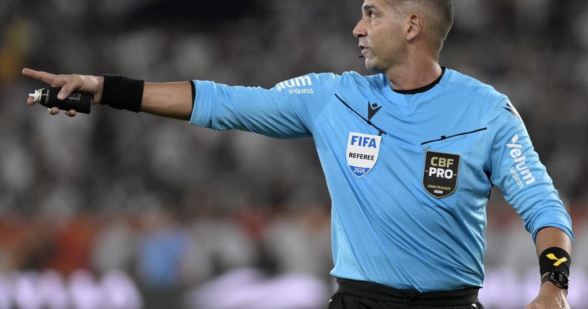 Decisão do árbitro em Botafogo x Fluminense causa revolta: 'Inventou'