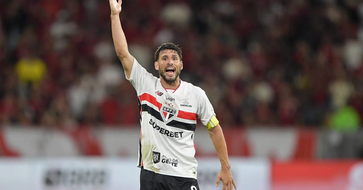 Calleri reclama de pênalti não marcado em São Paulo x Coritiba: 'Claríssimo'