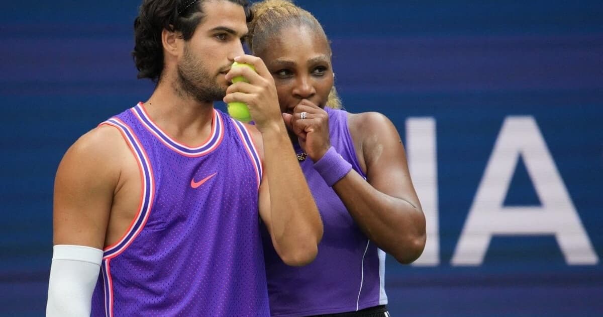 Carlos Alcaraz e Serena Williams vencem a estreia no US Open