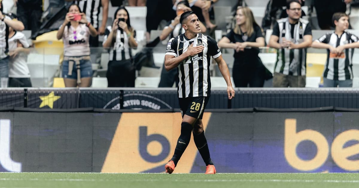 Artilheiro do Atlético, Cuello evita empolgação: 'Não gosto de me achar muito'