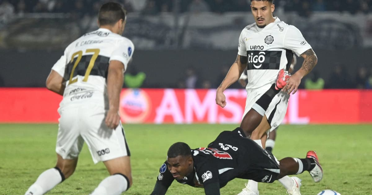 Gol perdido em Olimpia x Vasco revolta torcedores: 'Não é possível'