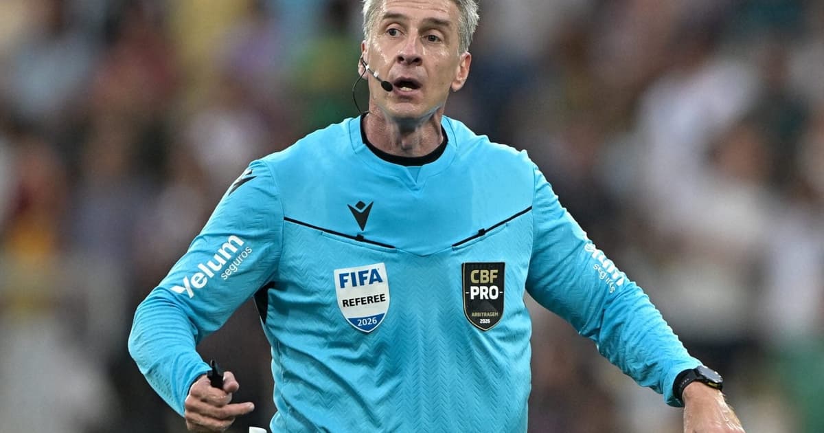 Decisão de Daronco em Coritiba x Corinthians divide opiniões: 'Claro'