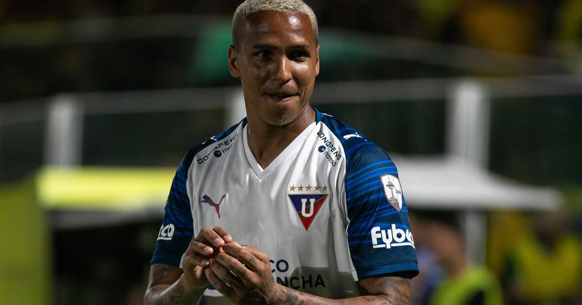 Atuação de Deyverson em LDU x Mirassol repercute fora do Brasil
