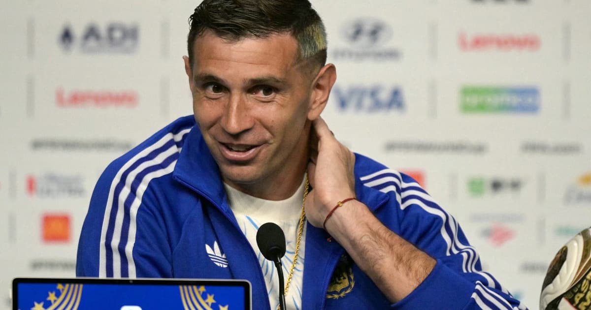 Juventus faz última oferta por Dibu Martínez, diz jornal