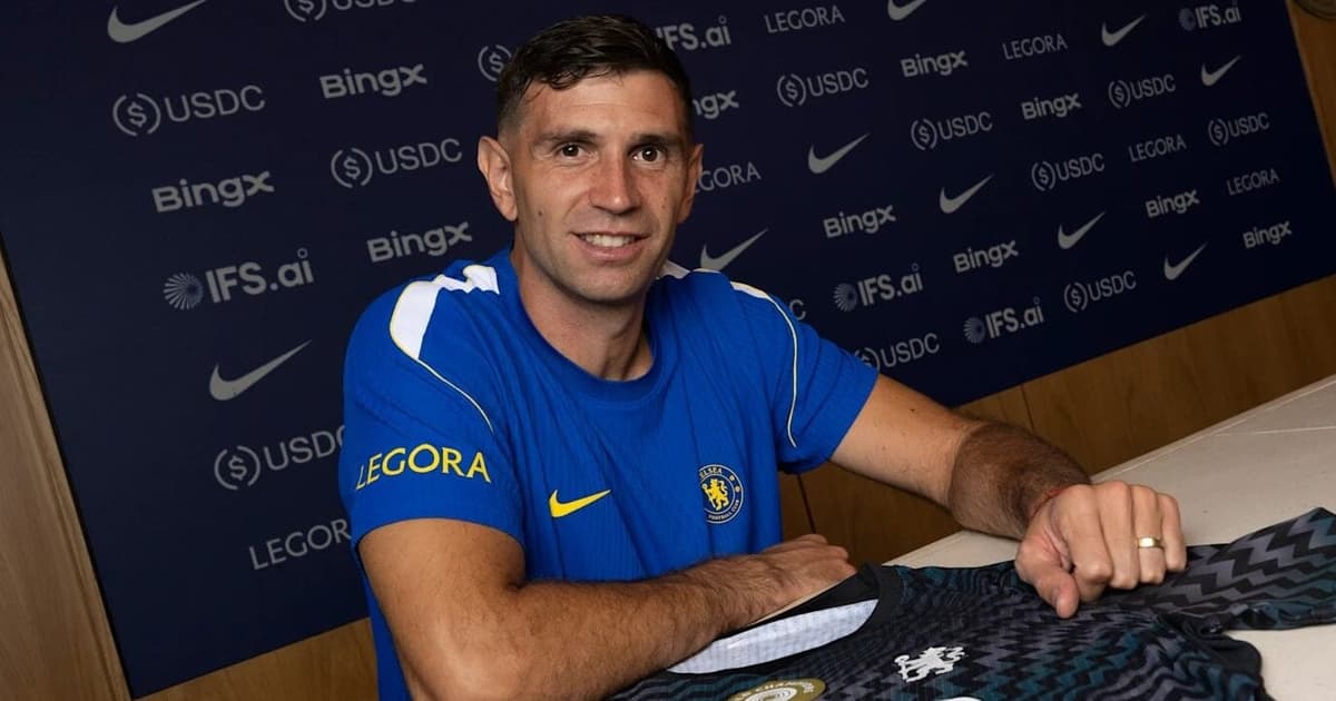 Dibu Martínez é anunciado como novo reforço do Chelsea