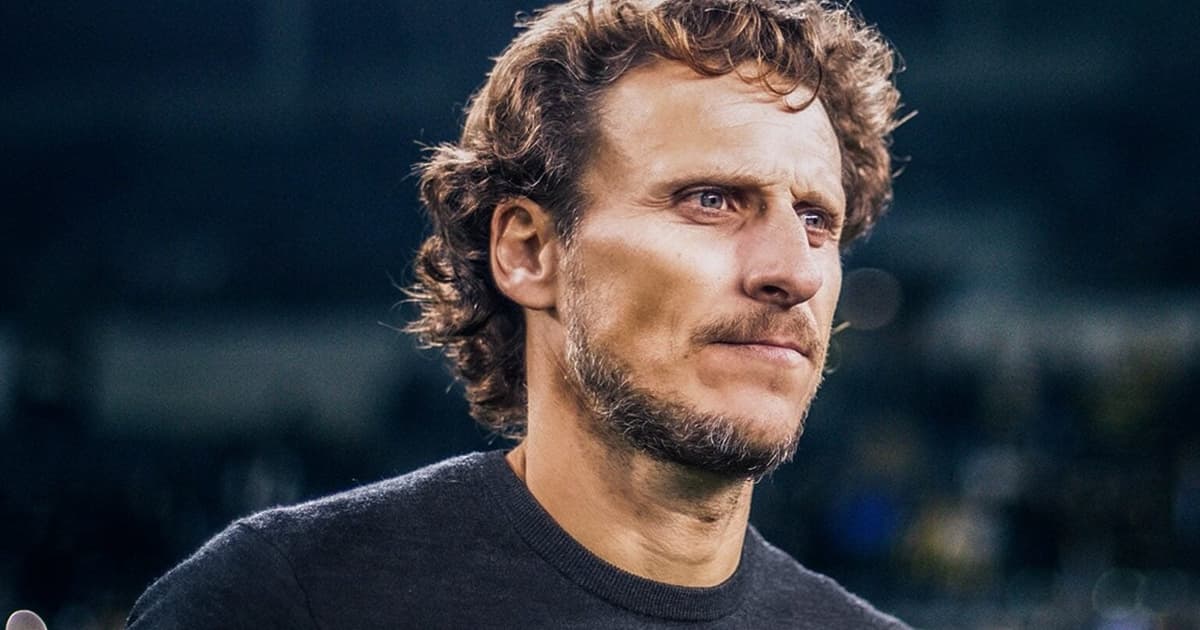 Após fracasso na Copa do Mundo, Uruguai anuncia Diego Forlán como novo técnico