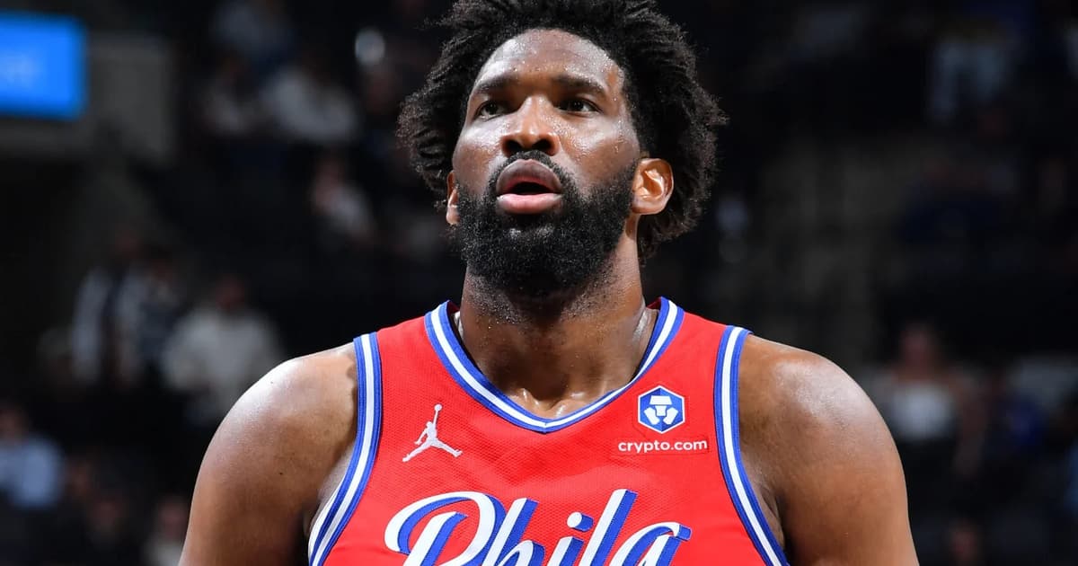 Joel Embiid terá primeira temporada saudável ao lado de LeBron James
