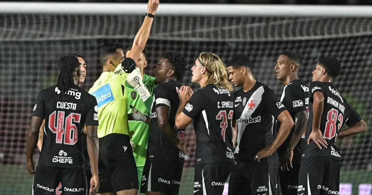 Análise: como expulsão de Barros 'ajudou' o Vasco a vencer o Vitória