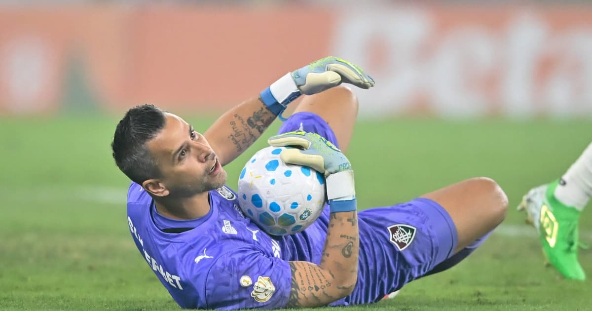 Torcedores enxergam falha de Fábio em gol do Vasco: 'Feia'