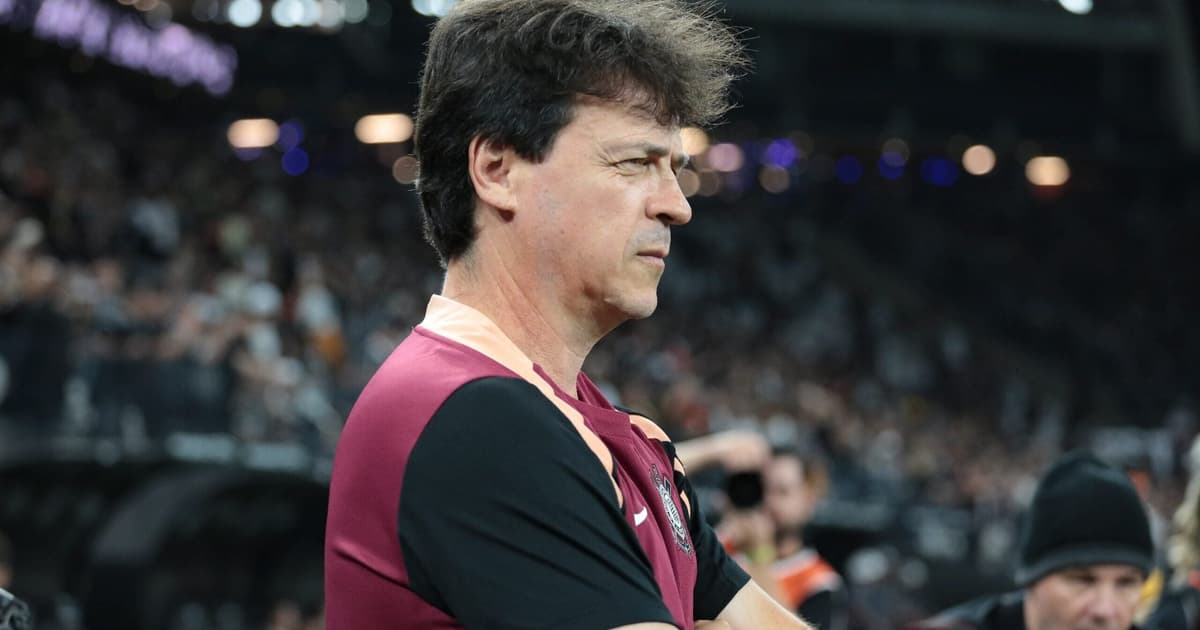 Torcida do Corinthians manda recado a Diniz após derrota: 'Limitado'