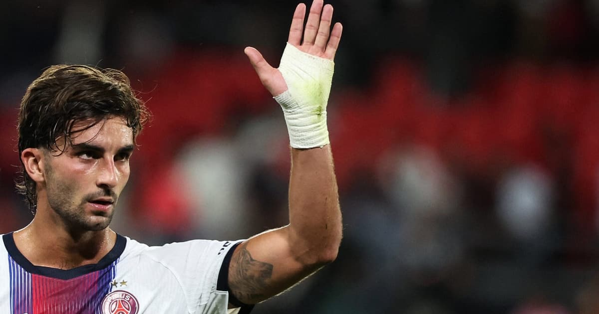 Ferrán Torres estreia com dois gols e salva PSG de derrota no Campeonato Francês