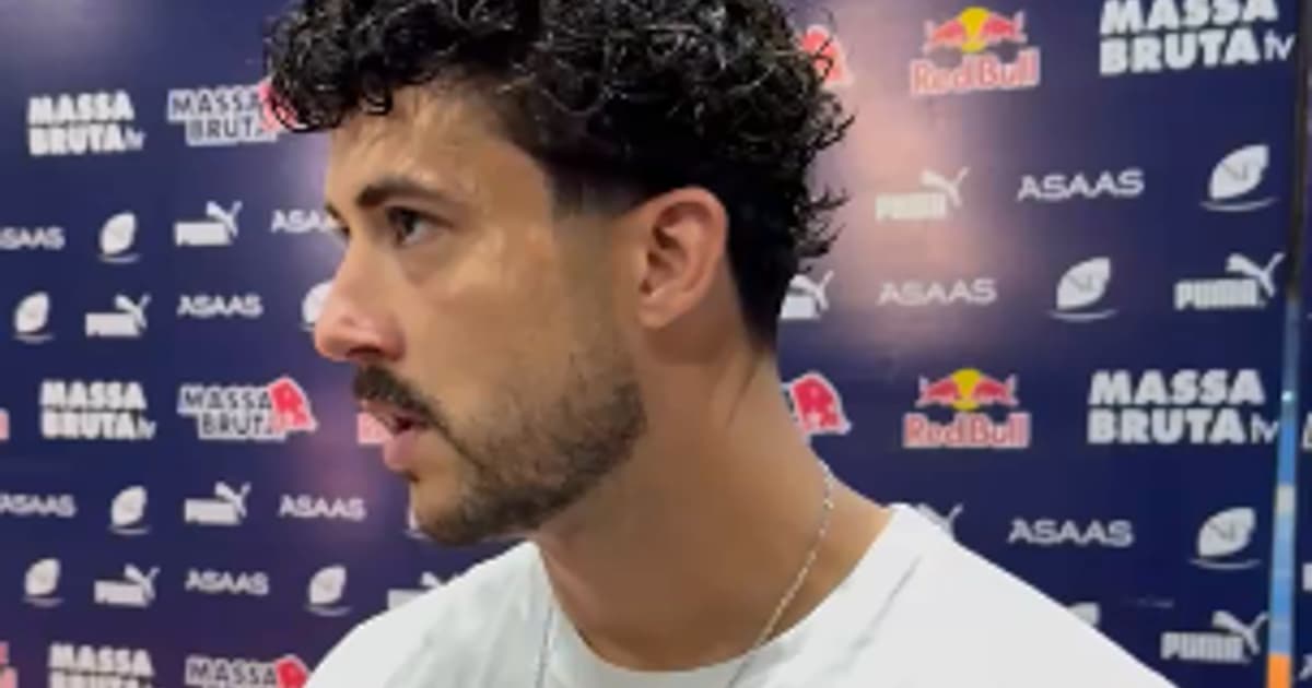 Gustavo Henrique fala de salários atrasados no Corinthians: 'Não jogamos por dinheiro'