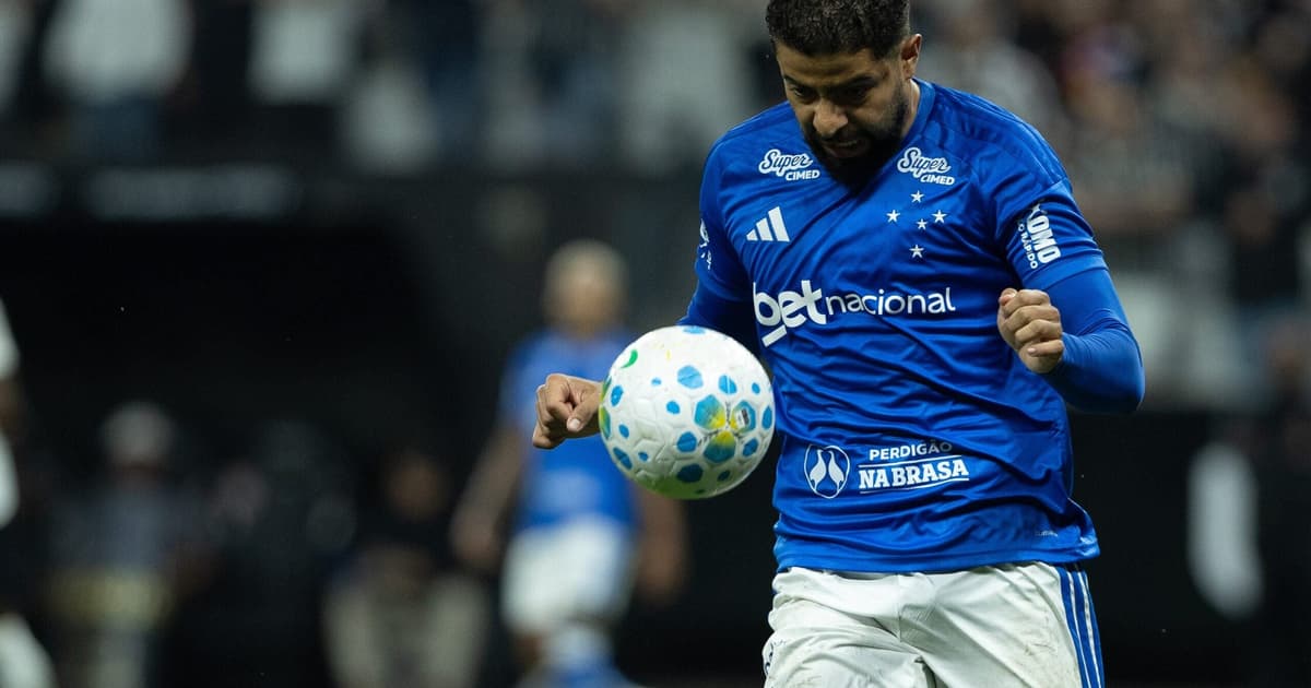 João Marcelo ganha espaço no Cruzeiro e se destaca na saída de bola