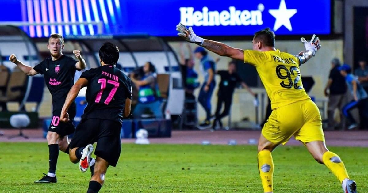 Champions League tem estreia histórica e virada épica nos playoffs desta terça