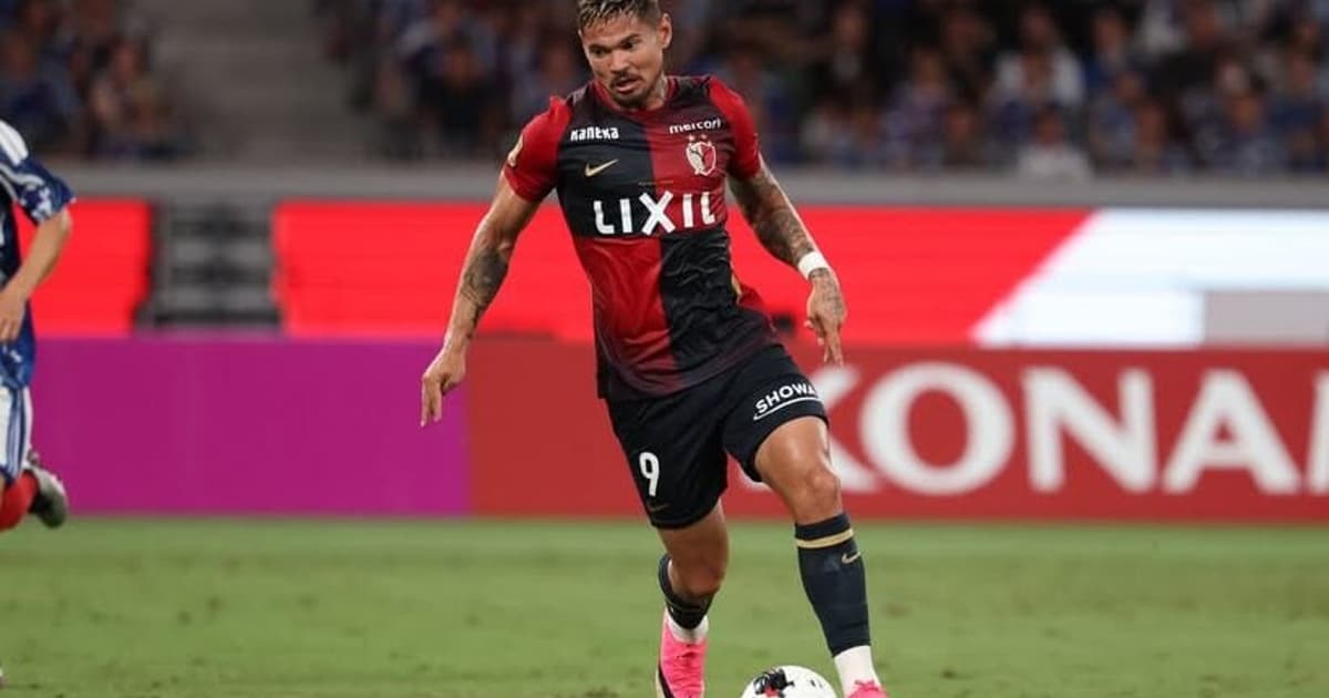 Léo Ceará marca dois na estreia do Kashima e chega perto dos 100 gols no Japão