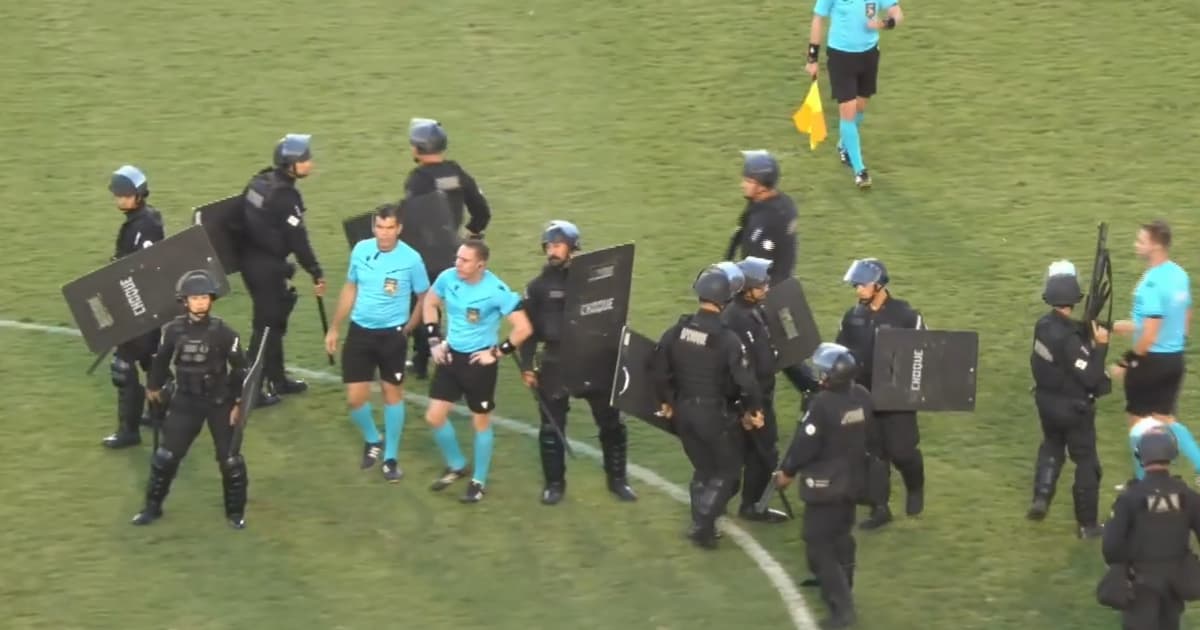 Jogador é expulso e agride adversários em semifinal da Série D