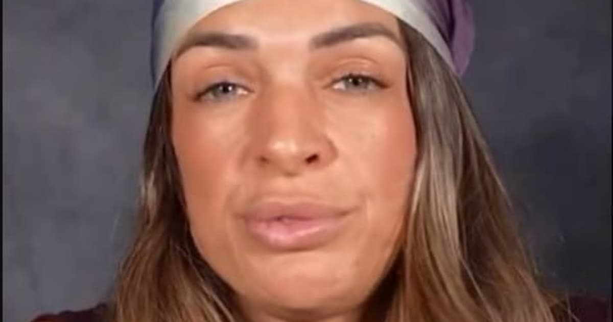 Brasileira campeã do UFC fala de aprendizado em derrota