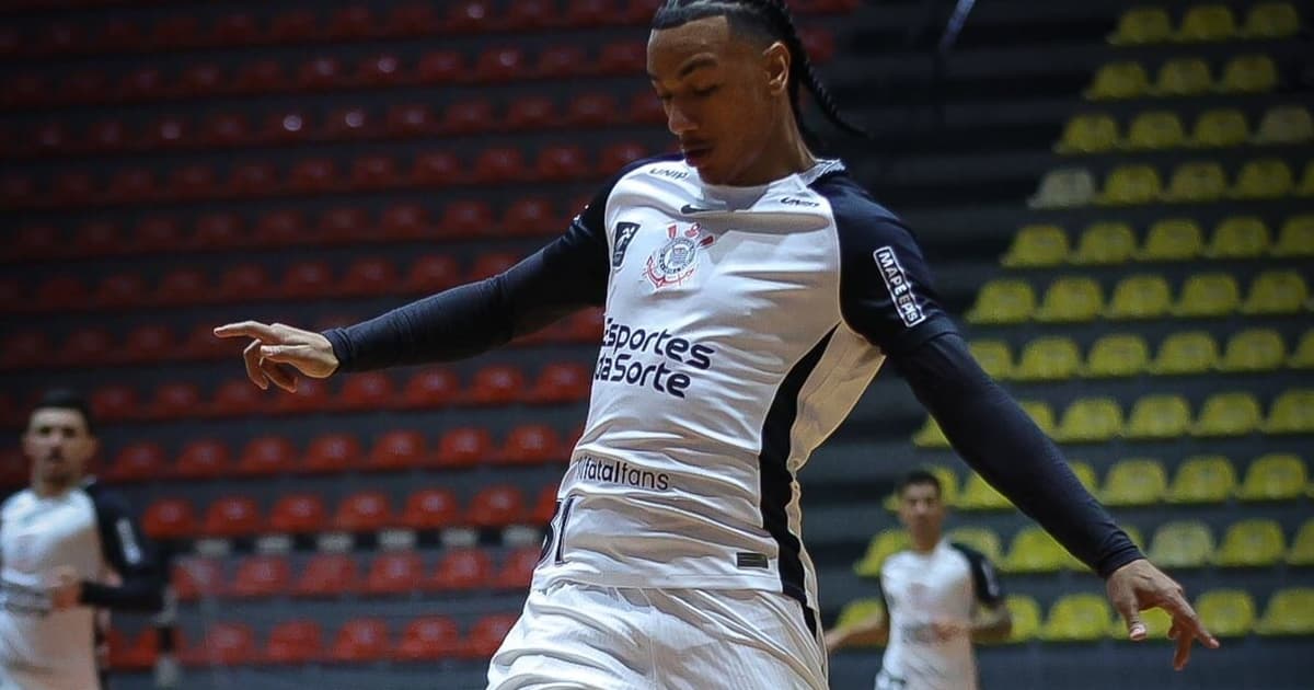 Diniz solicita e promessa do futsal do Corinthians brilha em treino no gramado