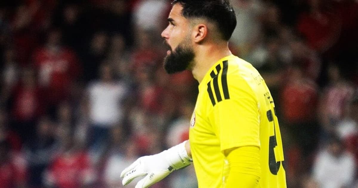 Matheus Cunha é alvo de críticas em Internacional x Remo