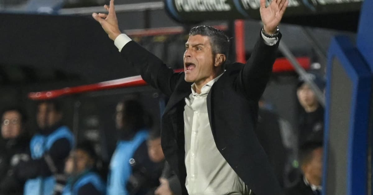 Pedro Emanuel exalta atuação do Vasco contra o Olimpia: 'De encher o olho'
