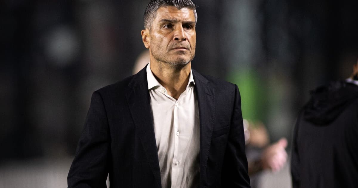 Pedro Emanuel comenta situação do Vasco no Brasileirão: 'Não estamos num momento fácil'