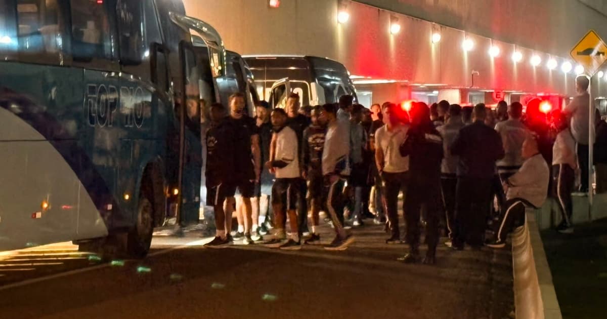Botafogo retorna ao Rio sob protestos de organizada no aeroporto