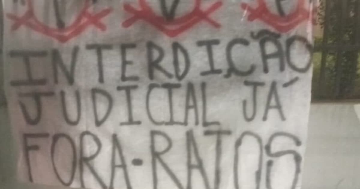 Protesto da Torcida do Corinthians exije saída de Omar Stabile: 