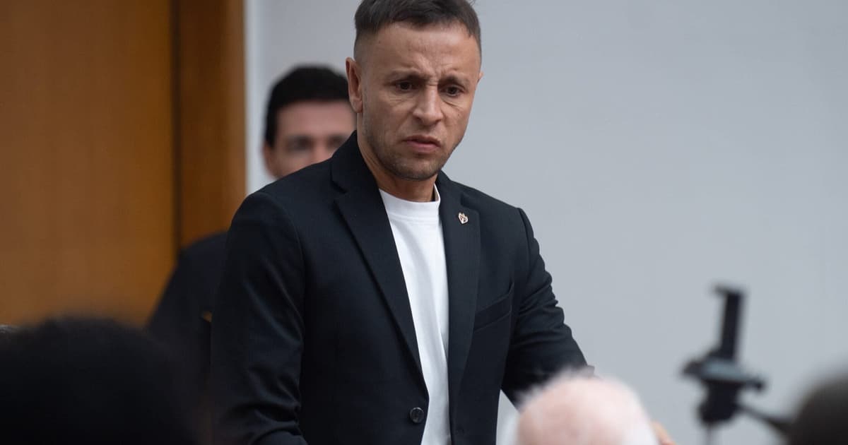 Rafinha cobra arbitragem após derrota do São Paulo
