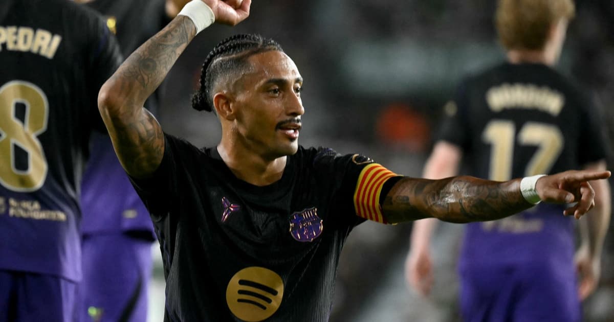 Técnico do Barcelona analisa mudança de função do Raphinha