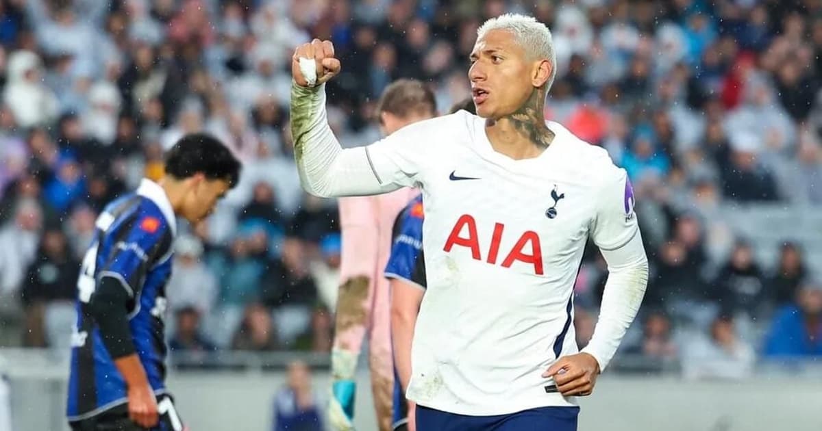 Treinador do Tottenham admite incerteza sobre futuro de Richarlison: 'Temos que conversar'