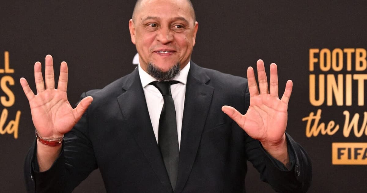 Roberto Carlos se declara a rival do Palmeiras após polêmica