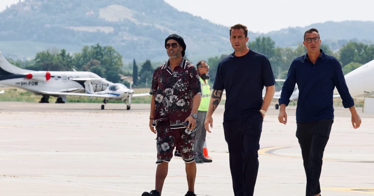 Ronaldinho Gaúcho deixa aposentadoria e acerta com clube da Itália