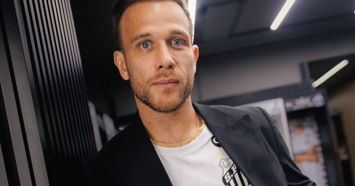 Chegada de Arthur como novo reforço do Santos viraliza: 'Bizarro'
