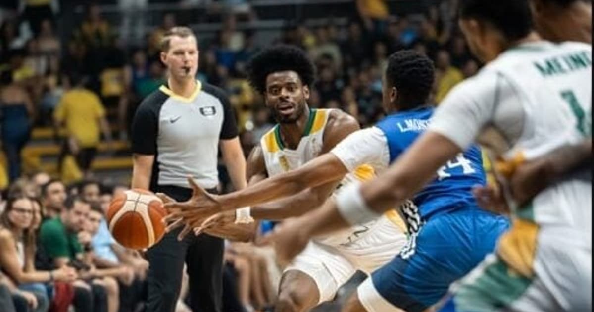Brasil homenageia Oscar, mas perde para os dominicanos nas Eliminatórias