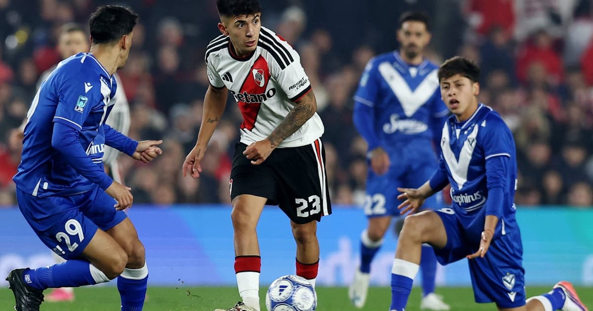 Antigo alvo do Flamengo, Thiago Almada comete erro decisivo pelo River Plate