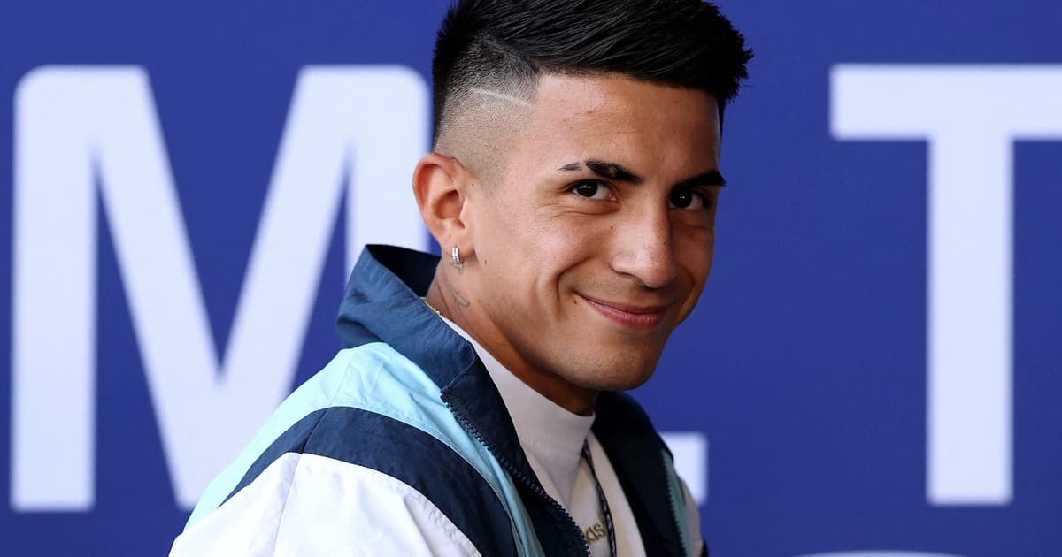 Thiago Almada avalia propostas de Flamengo e River Plate em meio a incertezas sobre seu futuro