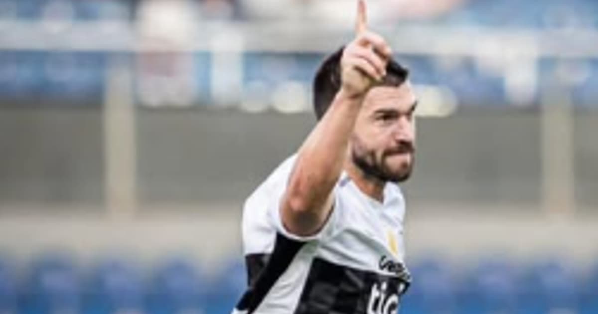 Sensação da Copa, atleta marca em sua estreia por novo time