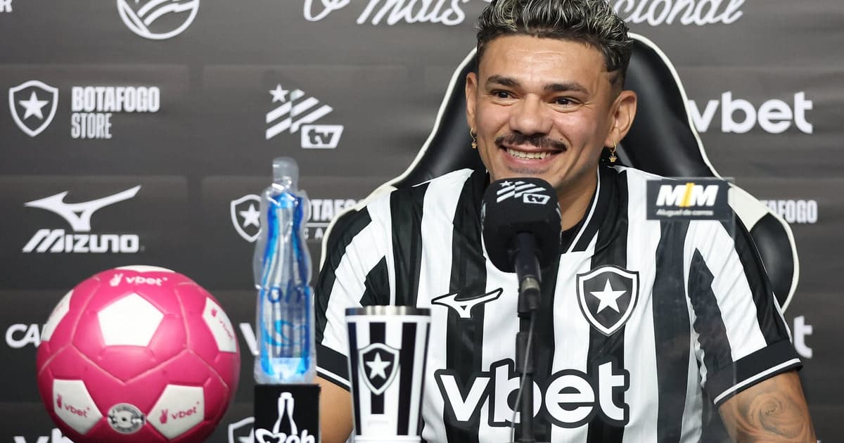 Tiquinho Soares é regularizado e já pode atuar pelo Botafogo