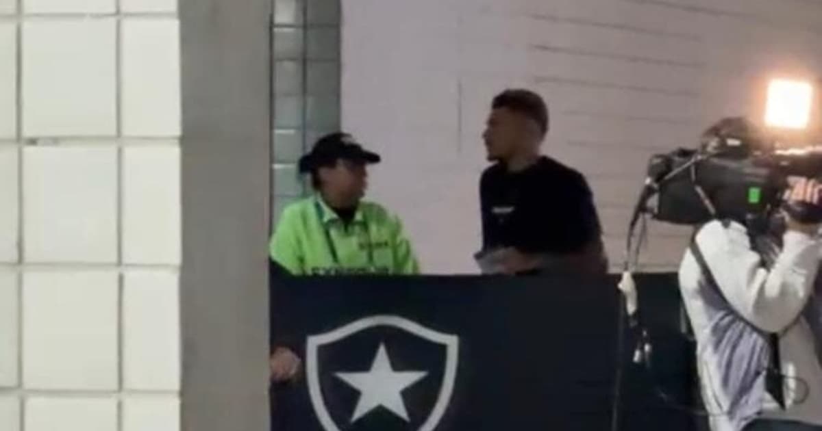 Tiquinho Soares vai ao Nilton Santos para assistir a Botafogo x Athletico-PR