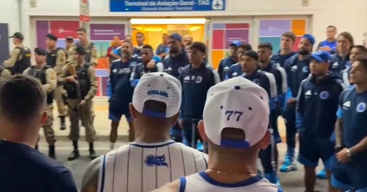 Torcida faz festa antes de viagem do Cruzeiro; delegação tem novidade