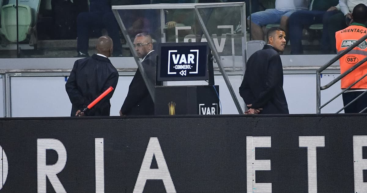 VAR rouba a cena em Santos x Macará: 'Coisa inacreditável'