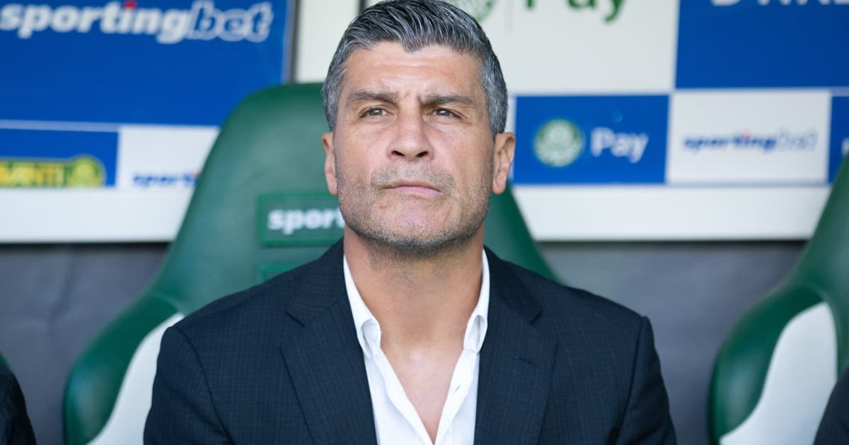 Torcida do Vasco manda recado a Pedro Emanuel após derrota para o Palmeiras