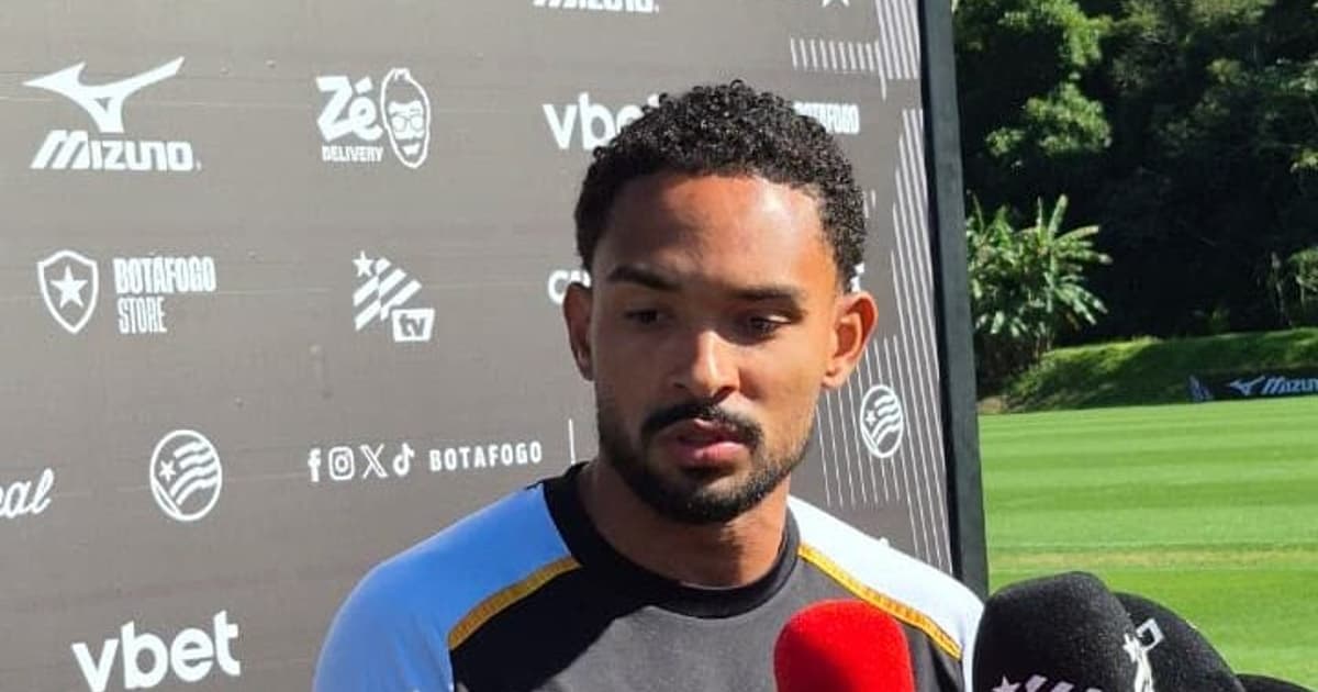 Vitinho cita foco do Botafogo e revela encontro com provável investidor